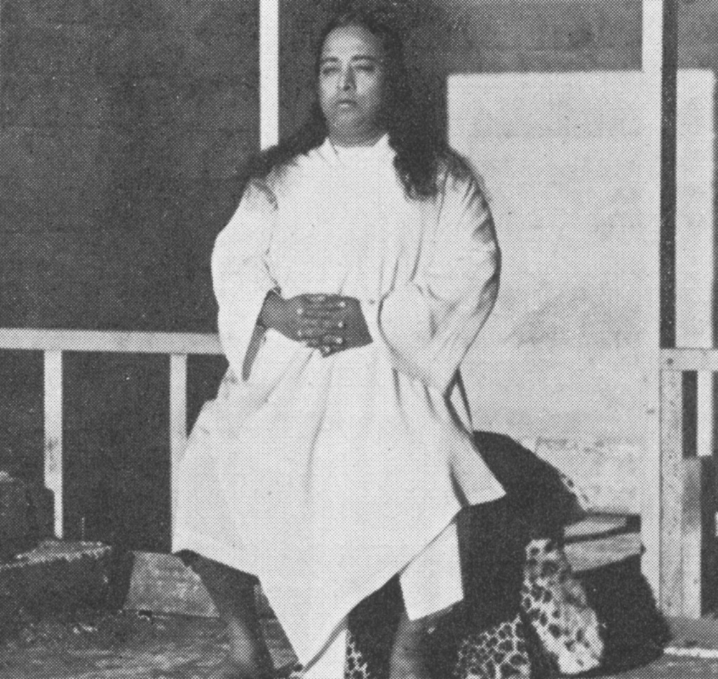 yogananda teachings how to stay on the spiritual path yogananda meditation yogananda meditating on tiger skin