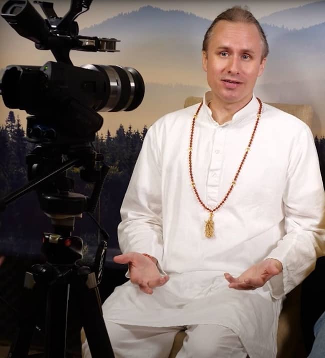 Meditation instructor Jitendra teaching in front of a camera