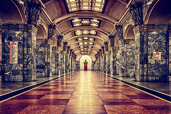 Large art noveau architectural metro station - high arches and shiny block tiled flooring. Photo by Peter H from Pixabay