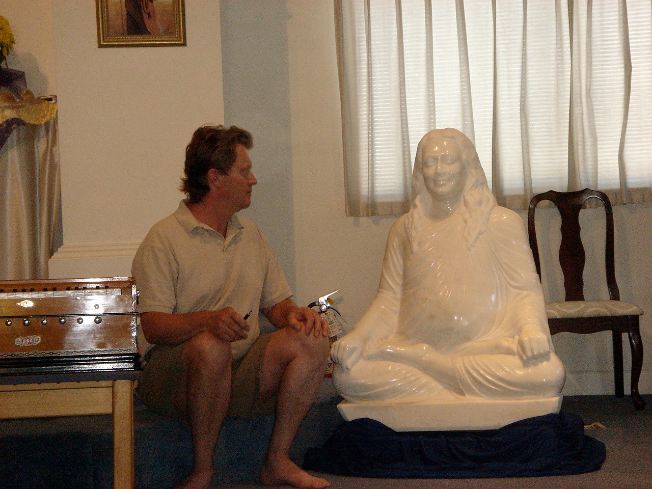 Lifting Paramhansa Yogananda Statue with hoist